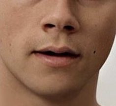 dylan o brien having the cutest nose ever a thread ;)