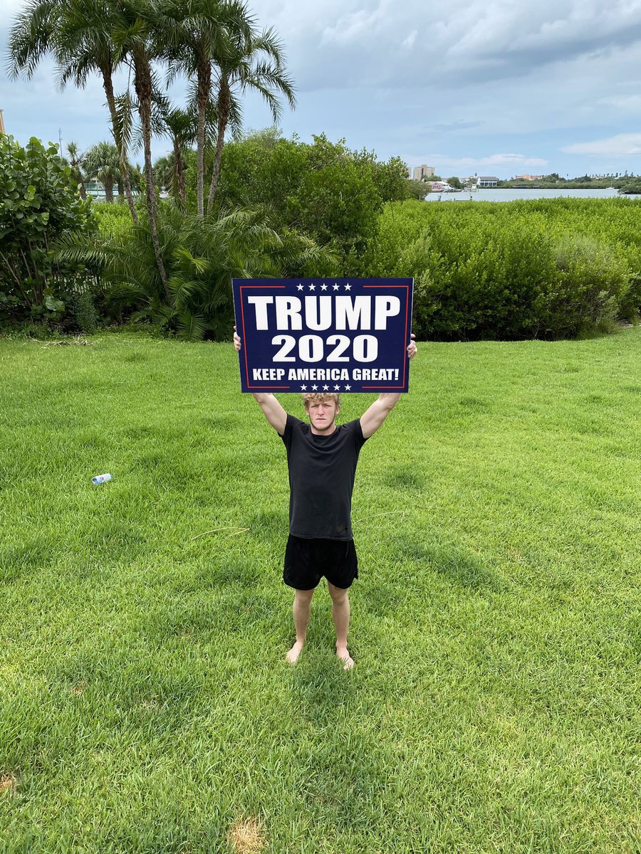drewsmithn's tweet photo. @TTfue https://t.co/XRihZiju8W