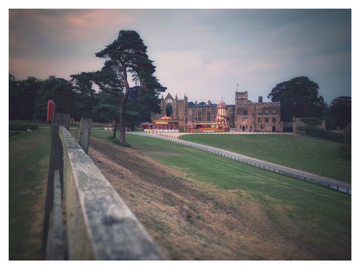 SiggersPhoto's tweet photo. Vintage Fair at @Newstead_Abbey - not sure when it’s open but looks cool https://t.co/spZtSZbcI5