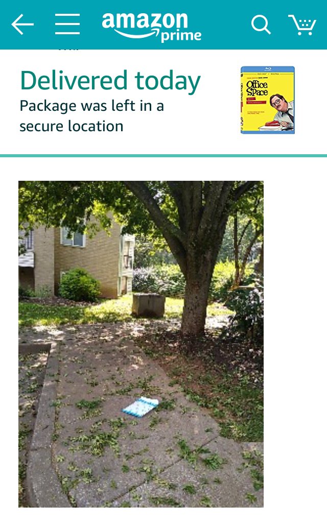 Heath_Bar's tweet image. Watched from my apartment window, my @amazon package was NOT left in a secure location. It was left on the sidewalk. 😡 #amazon #deliveryproblem #notprofessional @AmazonHelp