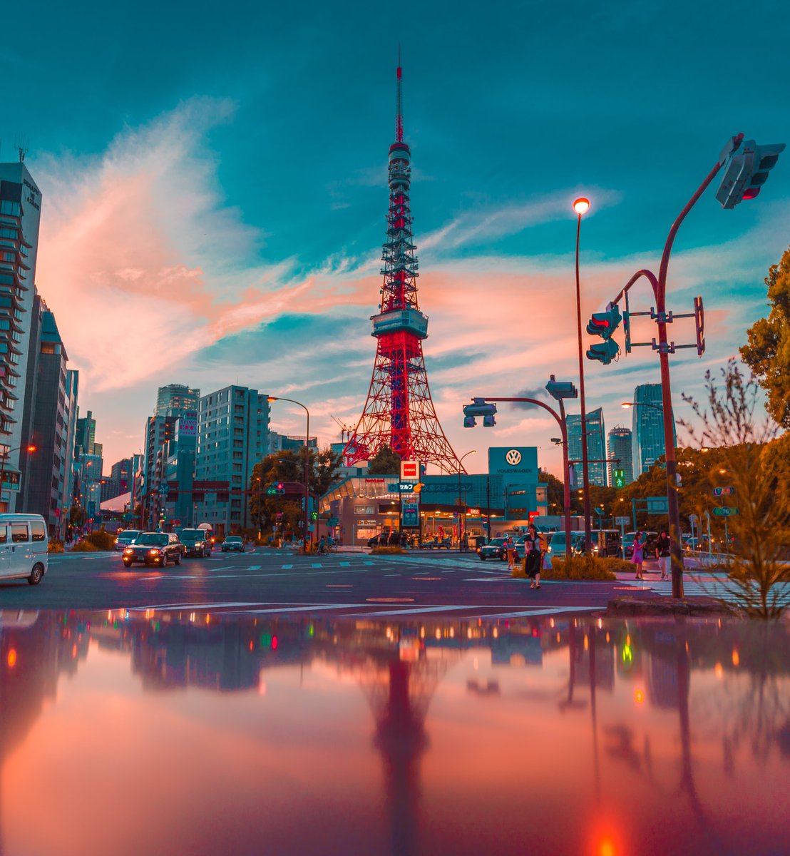 WorldTourismCom's tweet photo. This isn't the Eiffel Tower, it's the Tokyo Tower the Shiba-koen district of Minato, Tokyo. It's the second tallest structure in Japan! #japan #tokyo #tokyotower #tall #tower https://t.co/Dz5Z8vuiFO