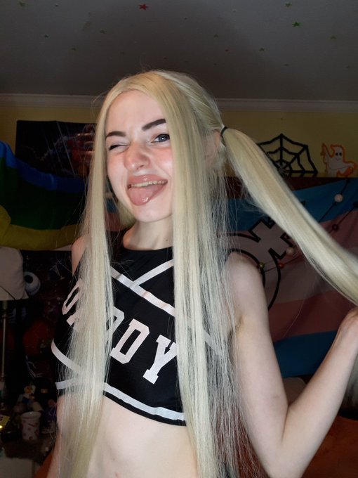 1 pic. I'm gunna suck off ur bf under the bleachers and you can't stop me ???♂?

#femboy #nsfwtwitter