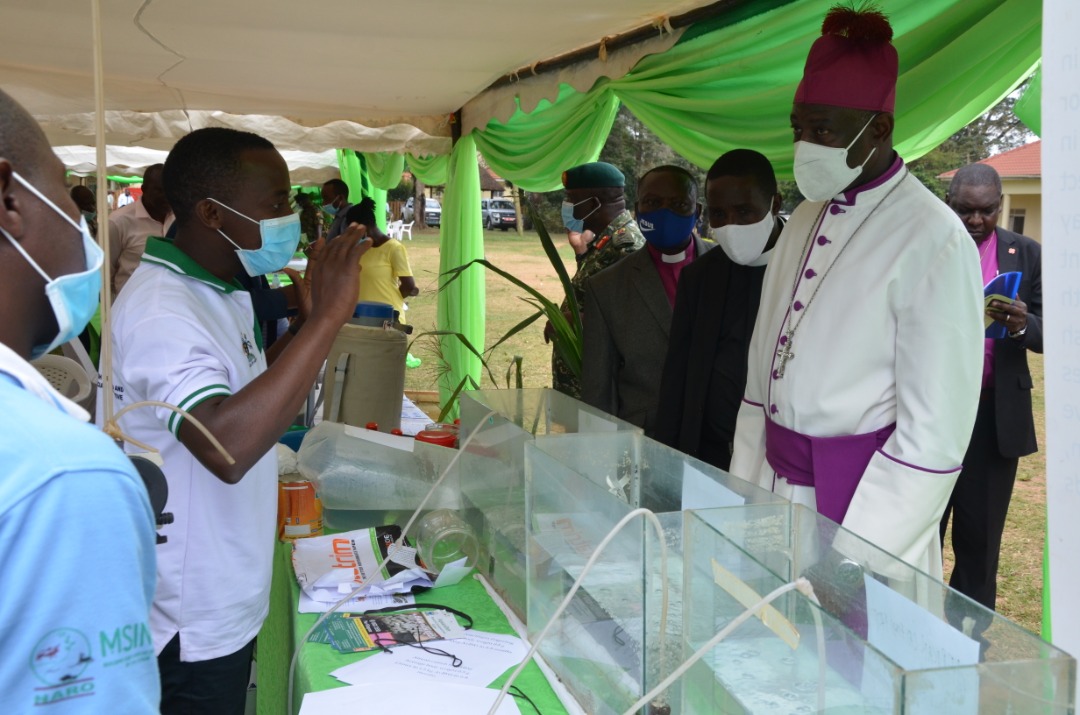GovUganda's tweet photo. Ealrier today, the House of Bishops together with @OWC_ug
and @narouganda held an Engagement at the National Agriculture Research Laboratory, Kawanda, to discuss Wealth Creation and Agriculture in the country. @MAAIF_Uganda @LtRwamirama
@ubctvuganda #NARO4Devt https://t.co/tbod1MUF5v