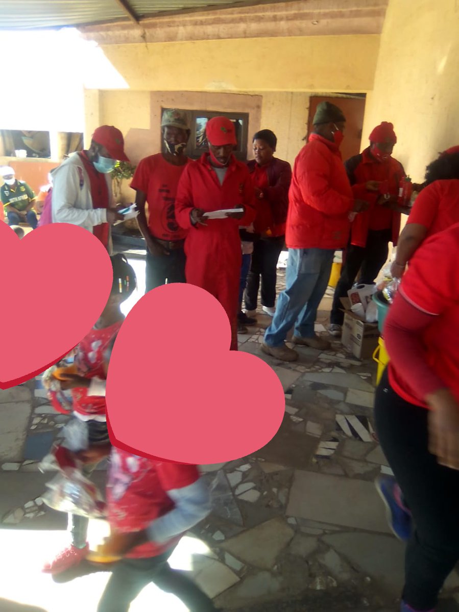 EkurhuleniE's tweet photo. Fighters from ward 52 in Kathlehong where at Nhlapo Section as part of their #EFFTurns7 celebration. 

They distributed masks, served the children with lunch and party snacks. 

The soul of this organisation is seen through its treatment of children. 

#EFFWomensMonth2020 https://t.co/stSX9H1QpM
