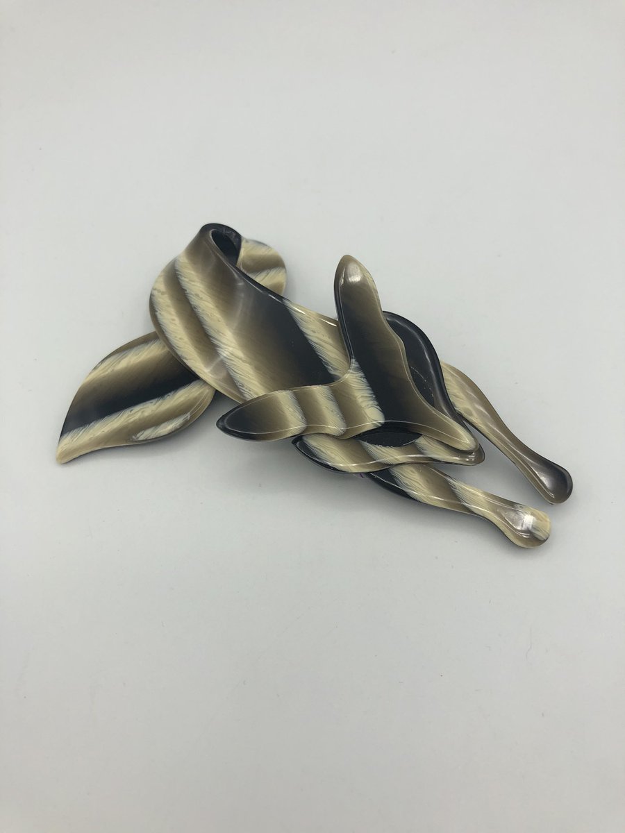 LMlulumartines's tweet photo. Eres un forro que escapó de trampas...
#lulumartines #broches #brochesacetato #leastein #brochesleastein leasteinbro #leasteinbrooch #brochesbonitos #brochesbonitosyoriginales #brochesanimales #complementosdemoda #complementosmujer #broch #elcomplementoatuelegancia https://t.co/p3SvvMCawj