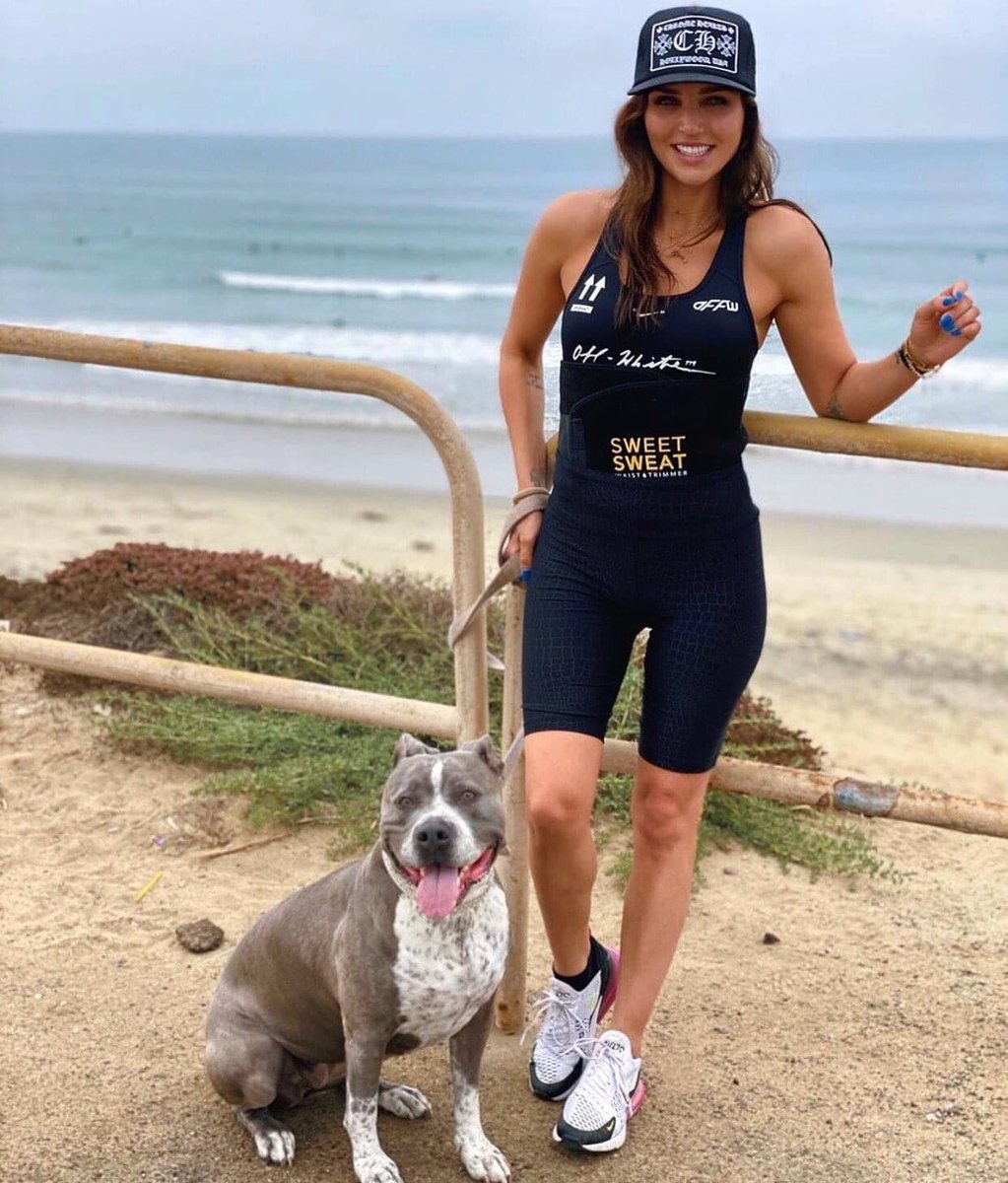 SweetSweatUK's tweet photo. Dog 🐶 walking is the best kind of cardio! 🏃🏽‍♀️ https://t.co/MoSyyBkxov