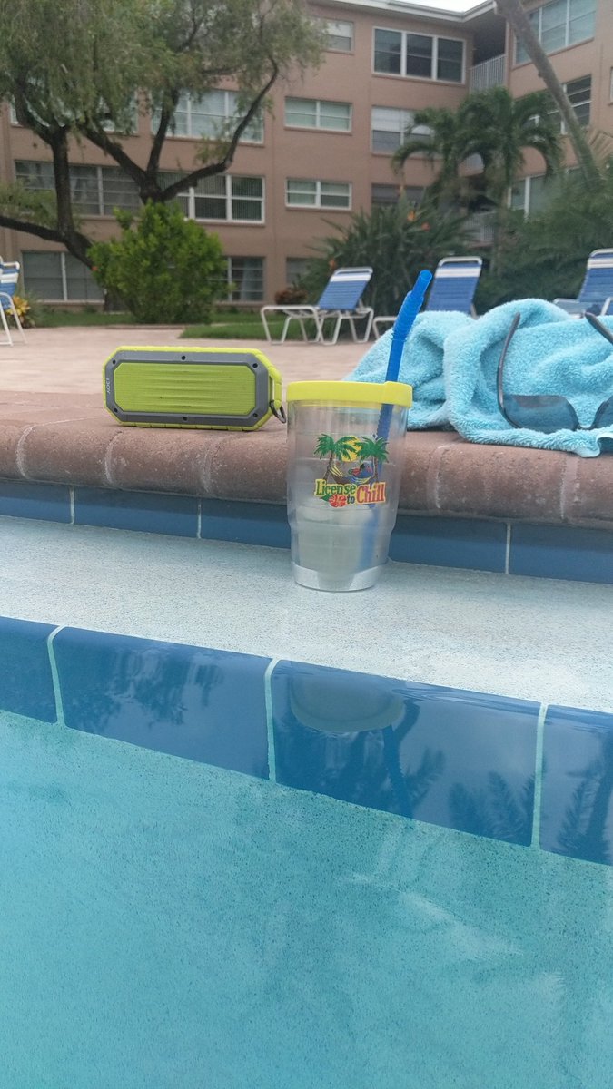jwmerback's tweet photo. @juliemason currently listening to you poolside https://t.co/jHjEuy6y7y