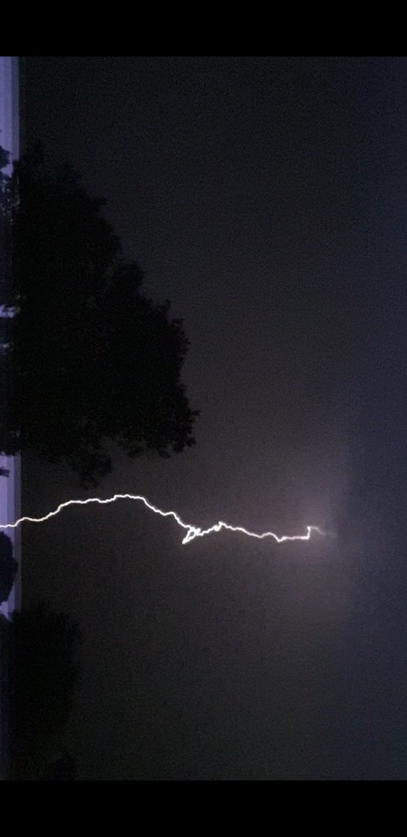 NedShannon1's tweet photo. Scary lightning over Chester!! @ShitChester @bbcweather https://t.co/DmeHflA3Su