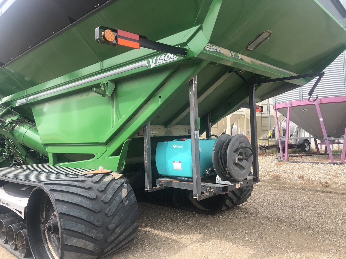 Fire water tank on grain carts season continues! This one for <a href="/dipper11111/">Scott Dipple</a> and <a href="/77Farms/">John Dipple🇨🇦</a>.