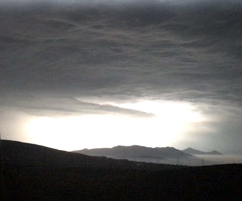 asenith's tweet photo. @DerekTheWeather lightning tonight over the Llyn Peninsula from Moel Tryfan https://t.co/2LynBh2mgk