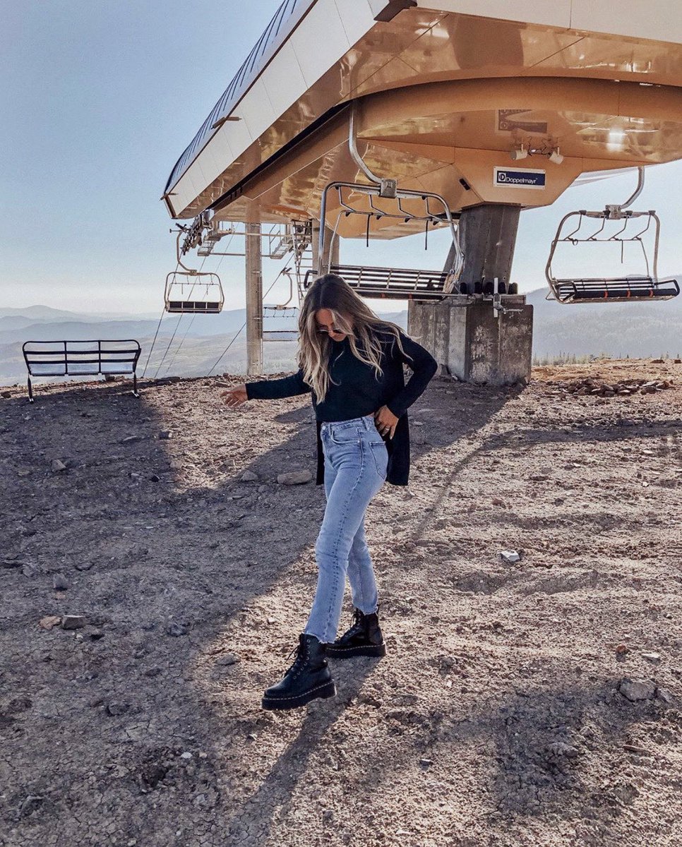 Get you a sweater that does both 💯

No Biggie Sweater ⬇️
bit.ly/BBD_NoBiggieSw…