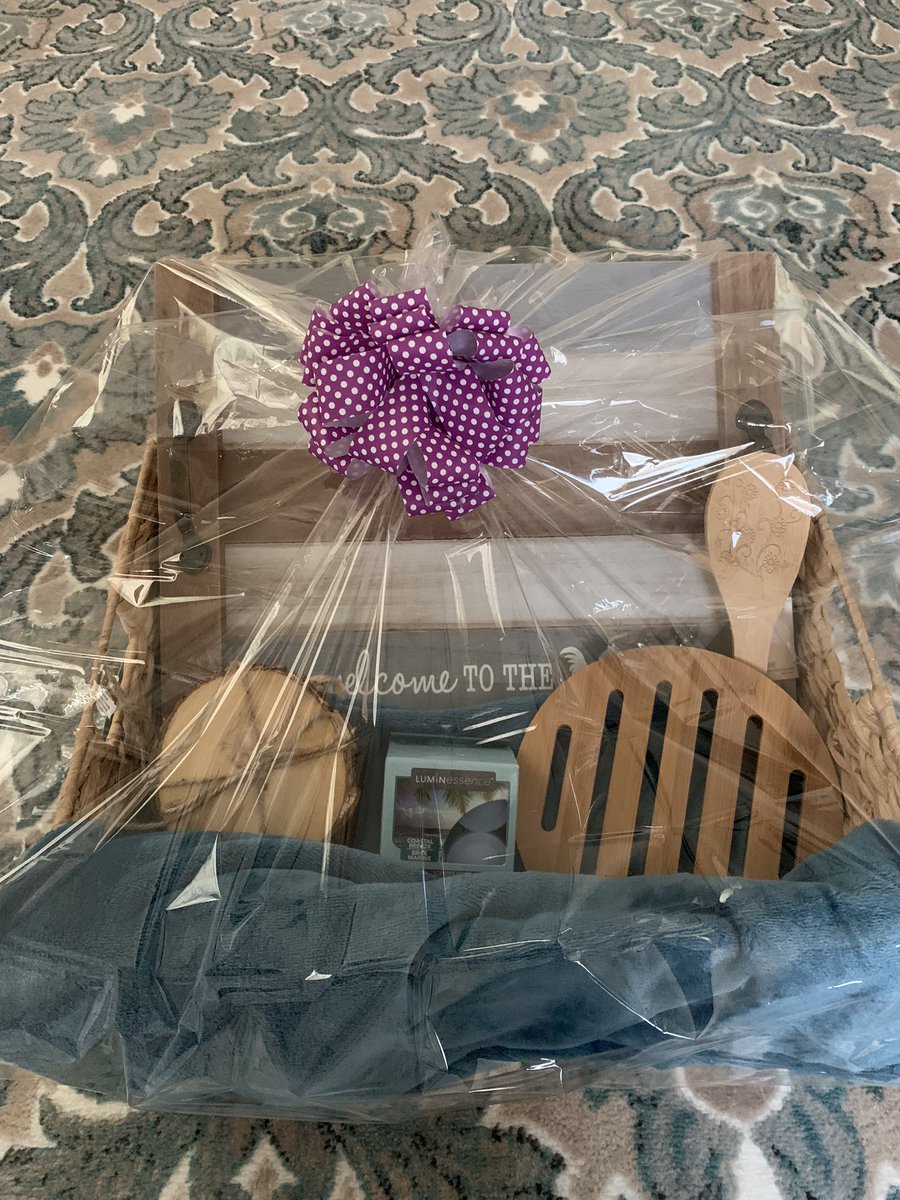 LastMinBaskets's tweet photo. Another Custom House Warming Gift Basket going out today!!🏡🧺 
#LastMinuteBaskets #CustomGiftBasket #giftbaskets #giftbasketsforalloccasions #lastminutegifts #thoughtfulgifts #thoughtfulgift #housewarminggifts #housewarminggift #newhomedecor #welcometoourcoop #farmhousehomedecor https://t.co/p1OUkN2rSz