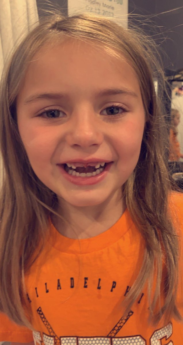 JENNIFERLWESTON's tweet image. Go Flyers!! #Flyers #lookslikeahockeyplayer #missingfrontteeth