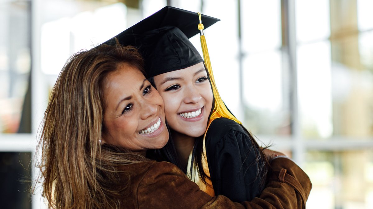 Jostens's tweet photo. Have a senior in high school? Join the club. Get stress-free guides to navigating senior year and graduation delivered to your inbox through Jostens Grad Club π > https://t.co/Ho3wve8tyi https://t.co/aotwHisjty