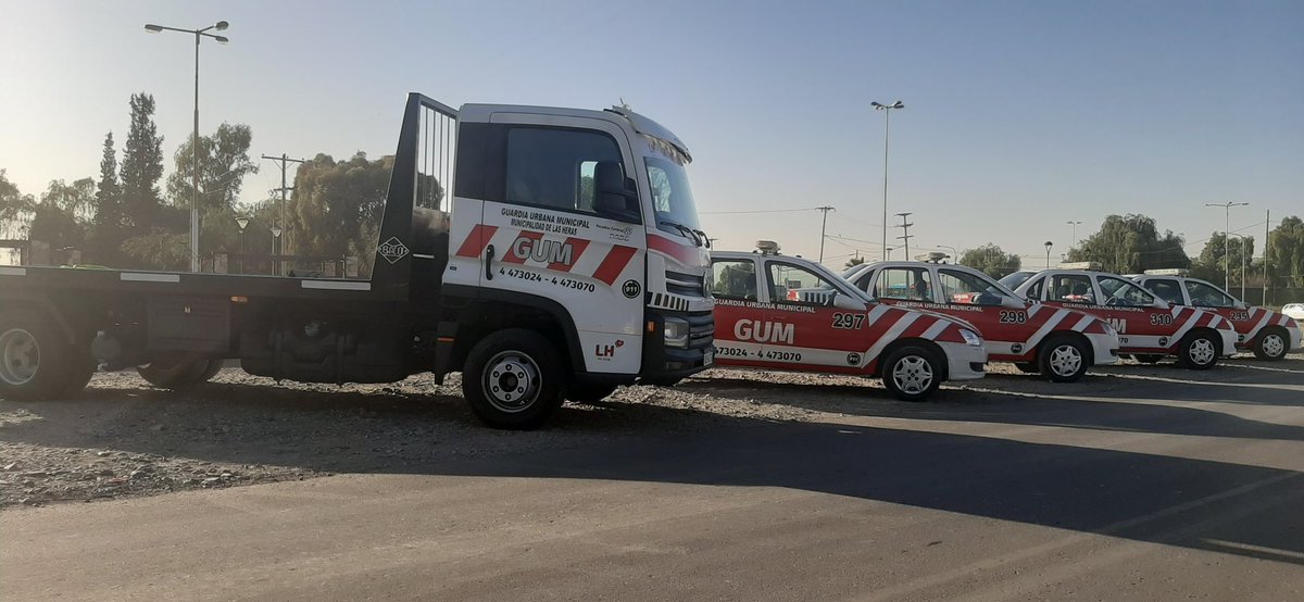LH_GUM's tweet photo. La #GUM hoy presentó la grúa de remolque de Tránsito y 4 autos recuperados que se sumarán a otros 6 rodados para continuar con la labor de prevención y protección de la ciudadanía #LaGumTeCuida #LHMiVida https://t.co/y0b8NsZlUx