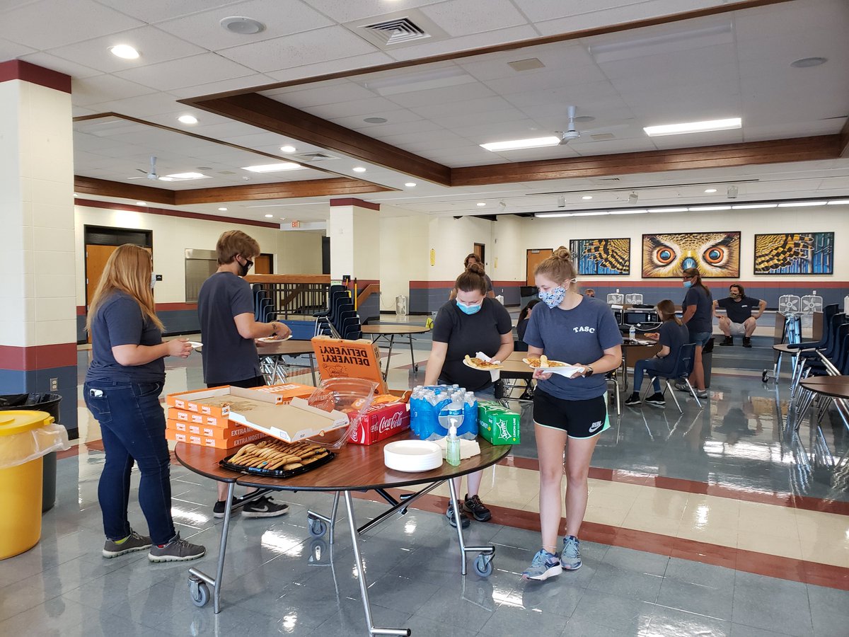 mro_shs's tweet photo. Thank you to STUCO for buying lunch for our amazing custodial team (TASC). They are helping us prepare to open on September 1st. They have been great through these tough times. #TeamSlinger @_Hootie_Owl_ https://t.co/OEFbqqSQuo