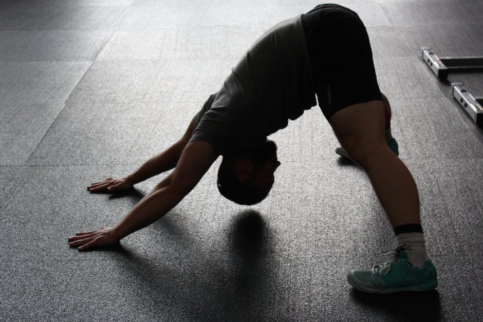 Sheldonchiro's tweet photo. Assisted stretching is such a great trend, and can make a huge difference for athletes and active people's recovery. Have you tried out this hot wellness trend? What did you think? 
#Stretch #AssistedStretch https://t.co/U3kzVvyuOK