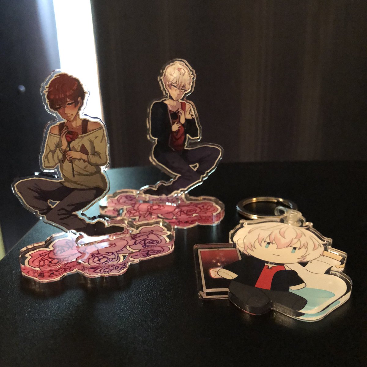 badendzine's tweet photo. Merch update!!
Standees and keychains have arrived and they look amazing!
#badendzine #routelesstraveled #mysticmessenger #merch https://t.co/tlHc8gyvSX