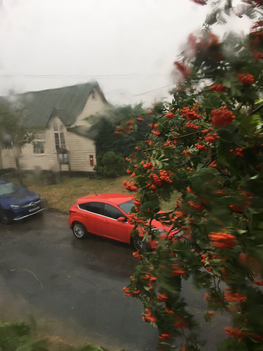 TonyHisted's tweet image. An interesting end to Weds  in Oxfordshire! #storms #rain