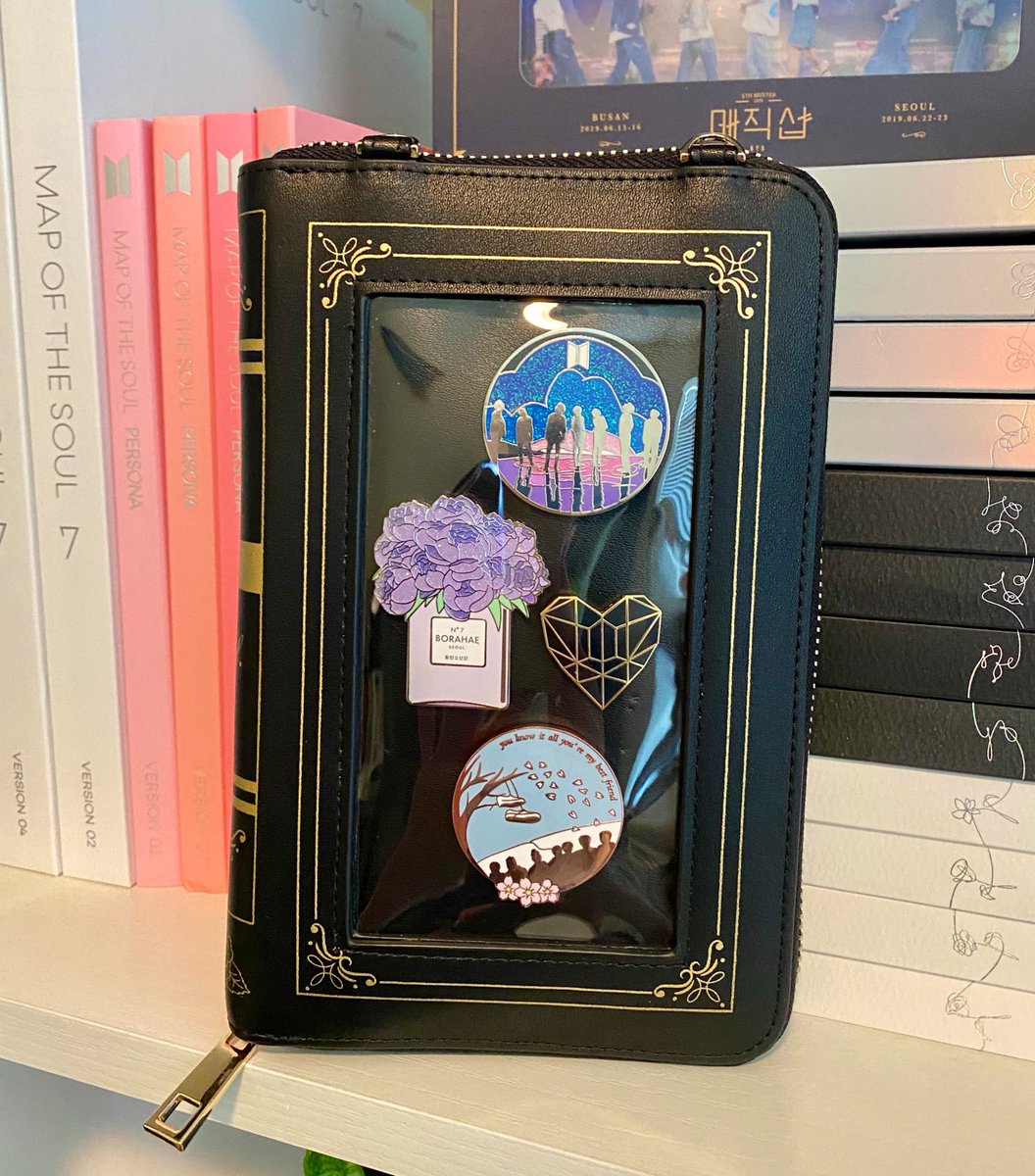 Ah can’t get over my ita wallet from @Moonrosecafejo!! 

@Xiepins, @kyeopins, and @designmoonchild pins are a perfect match! 💜💜