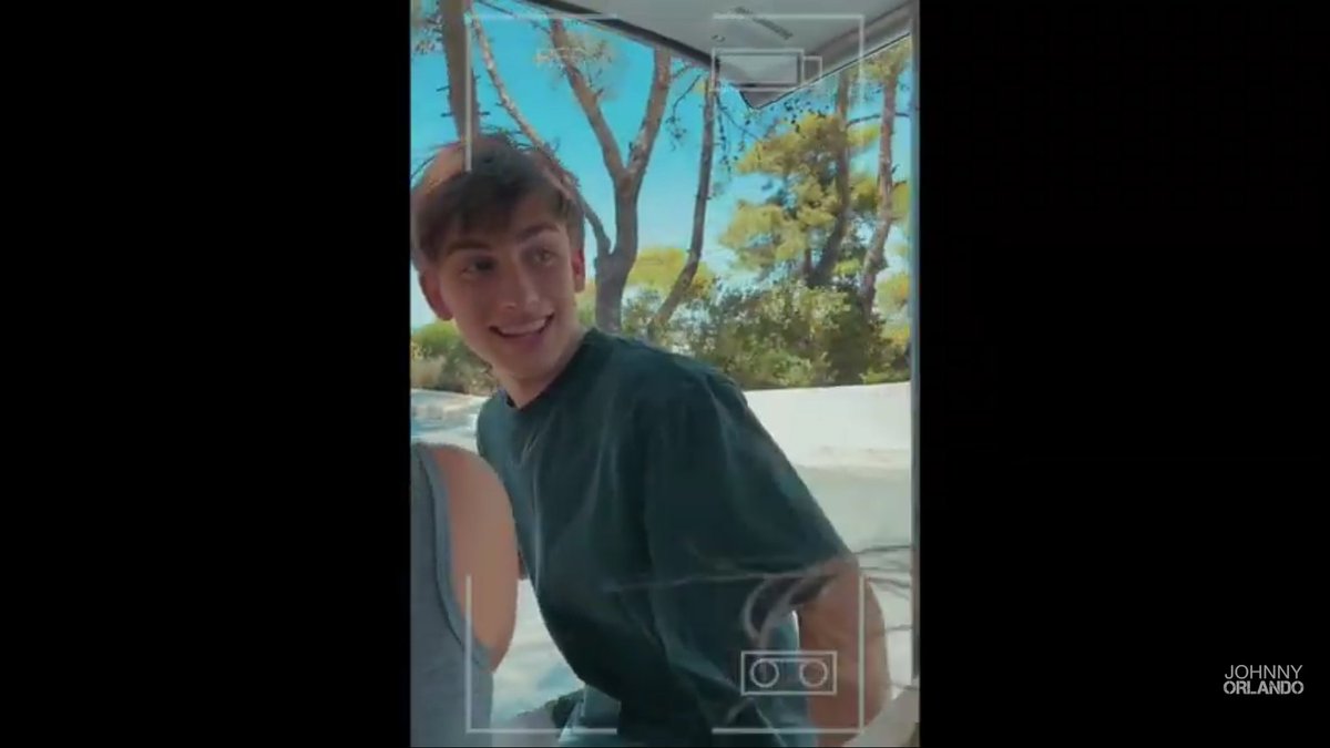 giftedjohnny's tweet photo. Can we just all agree that this vlog made our day even more better? 😫❣️ @johnnyorlando @TheJohnnyHQ #LifeWithJohnny https://t.co/ueqT3BdEGL