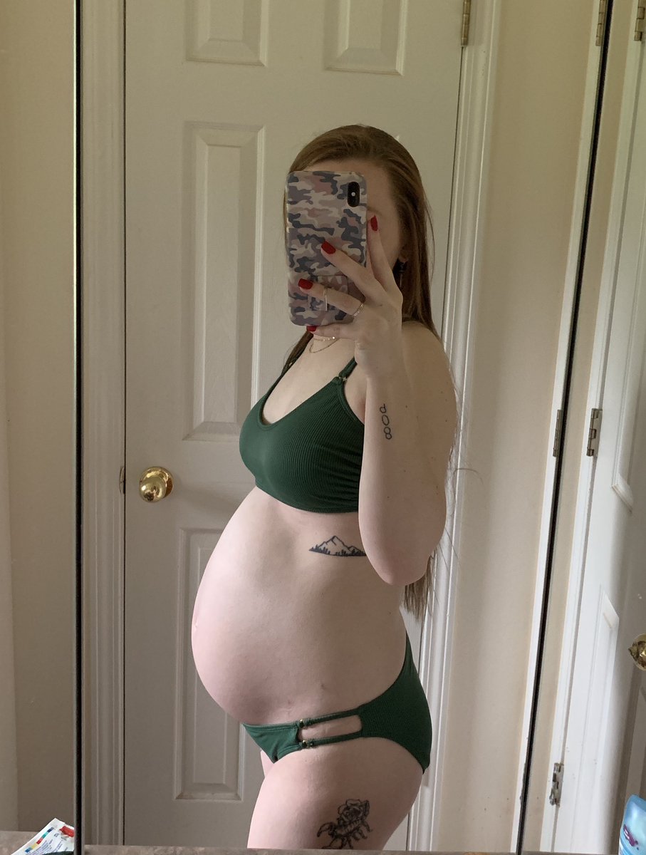 ___savanna__'s tweet photo. the bump https://t.co/LfLMYBSgqo