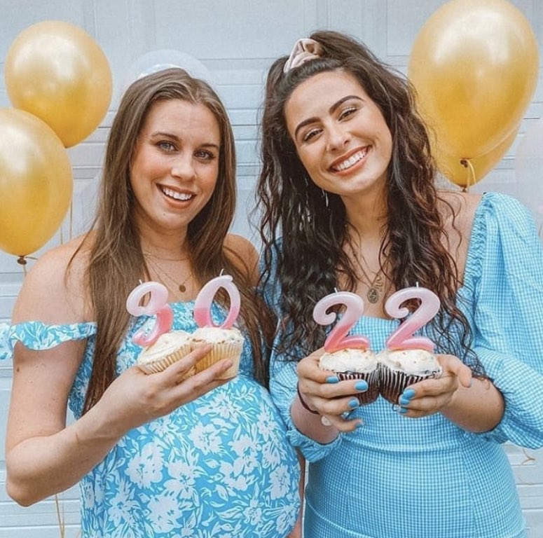 CimPromoBrasil's tweet photo. Dá pra acreditar que esses anjos estão fazendo 22 e 30 anos hoje? Temos orgulho de acompanhar a jornada dessas duas. Christina hoje é uma líder e uma mãe incrível. Lauren desabrochou e deu vida aos seus 2 EPs. Feliz aniversário meninas! Amamos vocês 💕 https://t.co/YIaVGdsGMy