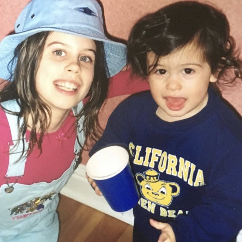 CimPromoBrasil's tweet photo. Dá pra acreditar que esses anjos estão fazendo 22 e 30 anos hoje? Temos orgulho de acompanhar a jornada dessas duas. Christina hoje é uma líder e uma mãe incrível. Lauren desabrochou e deu vida aos seus 2 EPs. Feliz aniversário meninas! Amamos vocês 💕 https://t.co/YIaVGdsGMy
