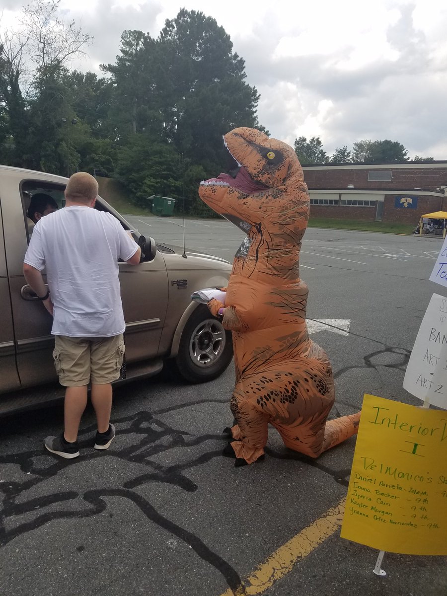 Mttaborbiology's tweet photo. Handing out lab kits is Prehistoric for Earth Science classes @Tabor_City ! https://t.co/Uji78Xpasp