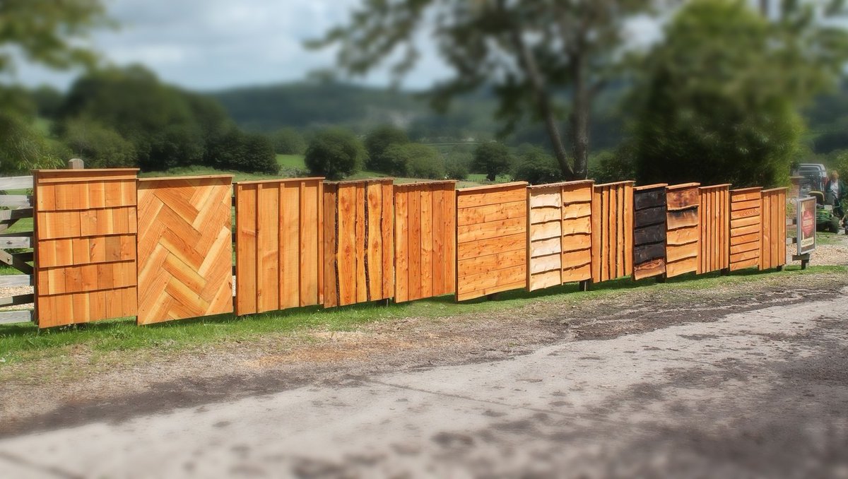 larch_co's tweet photo. Croeso. Here's one of our many #cladding styles, Verticle Square Cut with Baton Frontage. It's it just beautiful! All made on site by our amazing team near Moel Famau, Mold. #welsh #larch. Come and see us :) #opensaturday
#larchcladding #locallysourced #welshwood #mold #moelfamau https://t.co/5K7W6Lsx8o