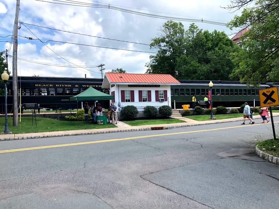 BlackRiverTrain's tweet photo. Looking for something to do this Saturday, Aug 15? Come ride the Hunterdon Flyer at BR&amp;W Railroad! Departures from Flemington at 2:00 PM and 4:30 PM. Tickets by advance reservation only! https://t.co/fEBam23Oap https://t.co/TeBfk0t3C0