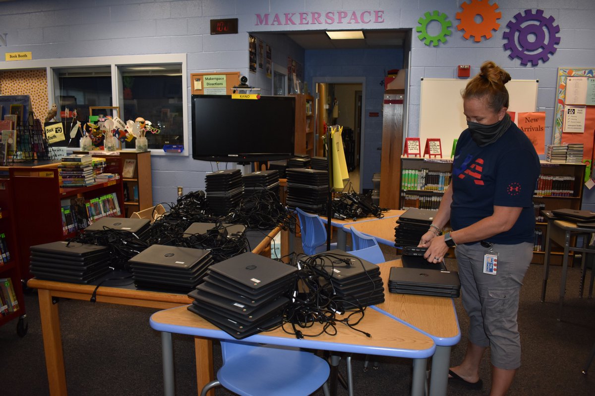 SpotsySchools's tweet photo. Take a closer look at how @Freedom_MS_SCPS is preparing for #SCPSBackToSchool all while maintaining social distancing & COVID-19 safety mandates. #SpotsySchools https://t.co/RgxuP3WgnC