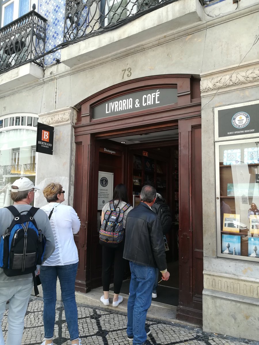 __Outsider___'s tweet photo. #InPortogallo #CasaLettori
#LivrariaBertrand ❤️ https://t.co/qroJx7fwdV