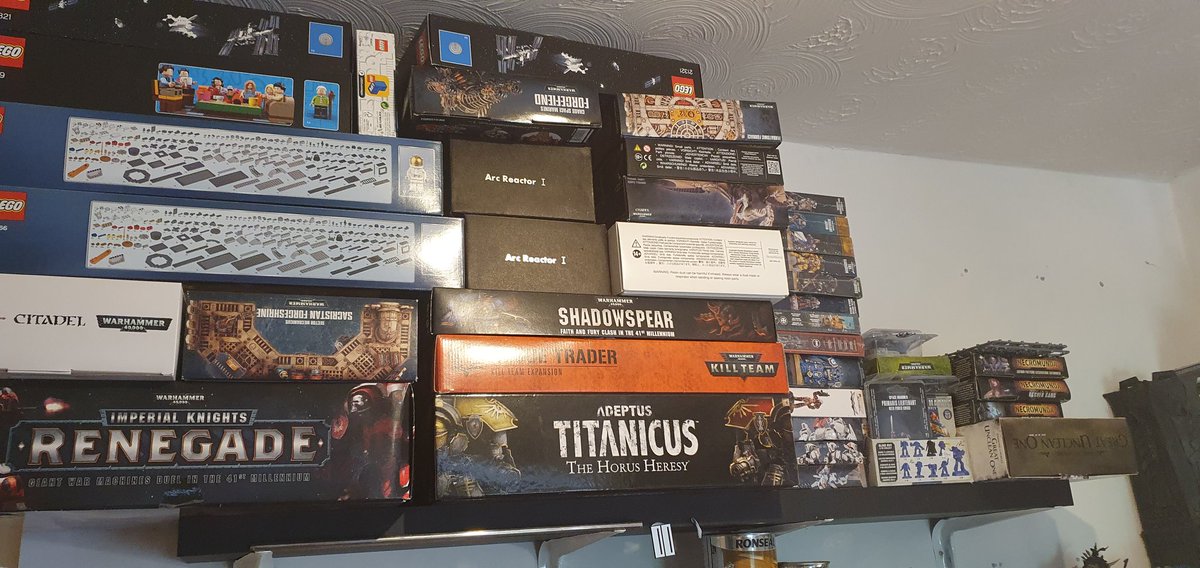 Just_For_Fun099's tweet photo. SOME SNAPS OF THE OFFICE. YES ITS A SHIT PIT. ITS TOO HOT TO TIDY.
More in comments. #warhammer40k #WarhammerCommunity #ShitPit #nerdygirl https://t.co/2rZ04zRy7v