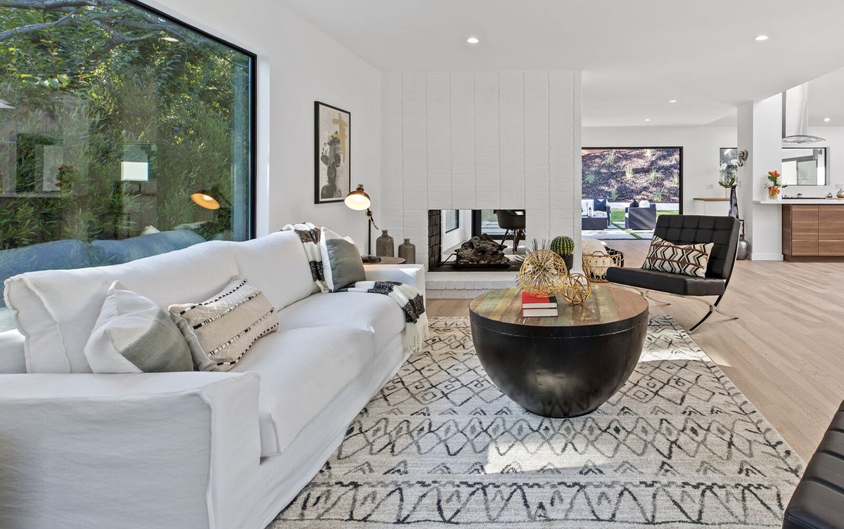 KMWInteriors's tweet photo. #LARealtors, check out this new blog post! "4 Reasons Why You Need to Stage Your Home Before Listing it". Send it to your clients to help them understand the importance of #homestaging. https://t.co/mauGODOfgn #larealestate #NAR #lalistings #milliondollarlistings #homesales https://t.co/xOV7TUdHig