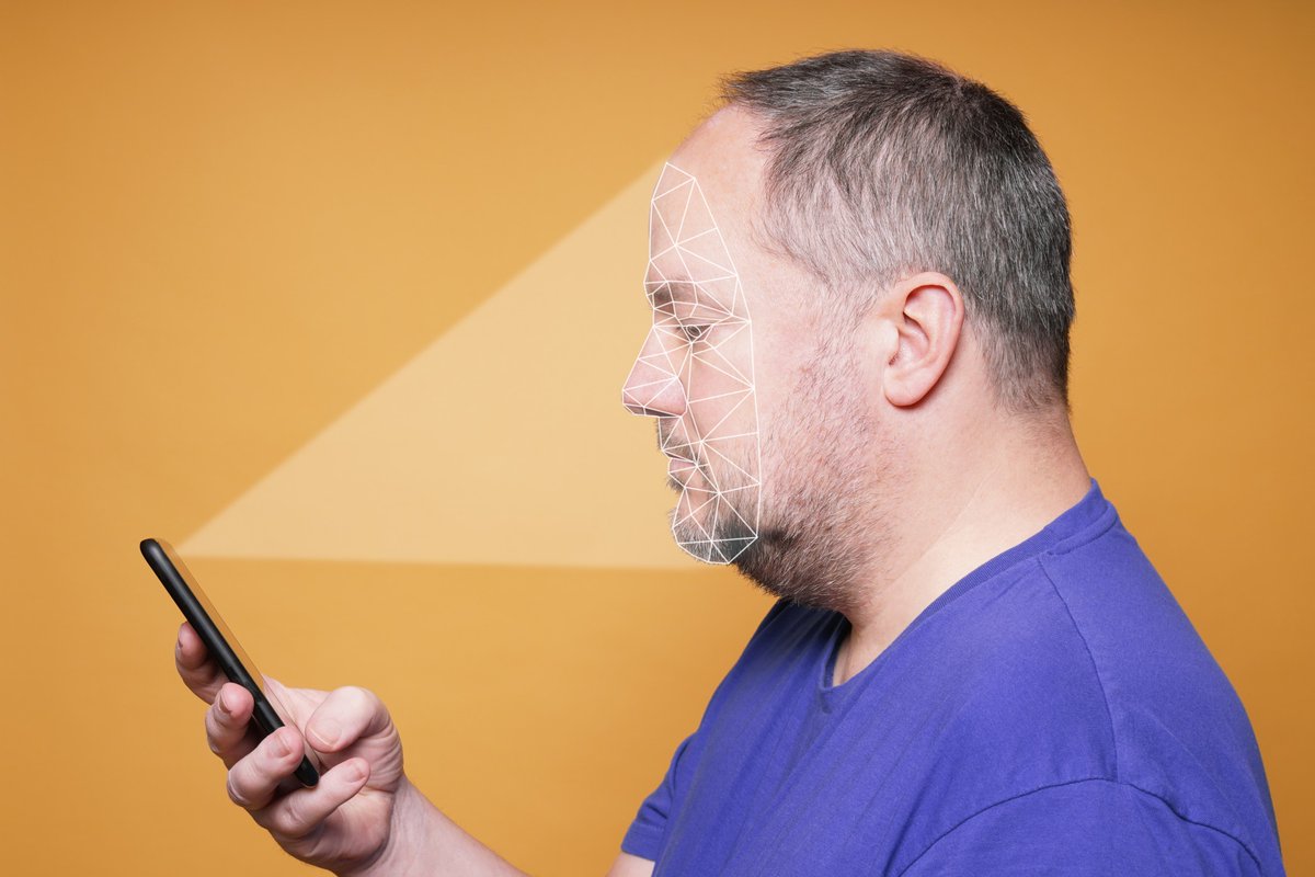 SU_PHX's tweet photo. If you don’t feel a little guilty every time you post a photo of yourself you haven’t been keeping up with the latest developments in the tech dystopia. Researchers at the University of Chicago want you to be able to post selfies without worrying. https://t.co/jr4wVFUppG https://t.co/HaOtK9AeSo