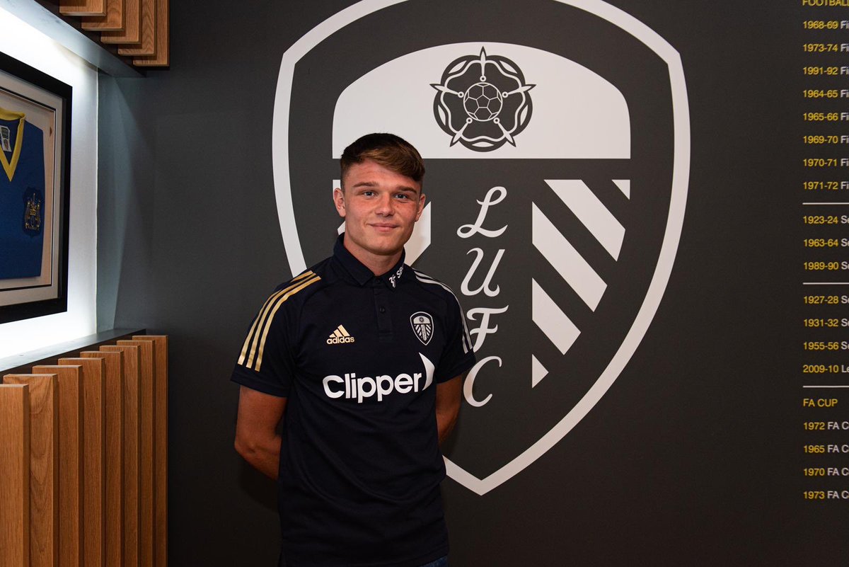 Jamie Shackleton (@jamieshackk) on Twitter photo Buzzing to sign a new contract with <a href="/leedsunited/">Follow @LUFC</a> 💛💙 Can’t wait to get going again and for the new season to begin Buzzing to sign a new contract with <a href="/leedsunited/">Follow @LUFC</a> 💛💙 Can’t wait to get going again and for the new season to begin