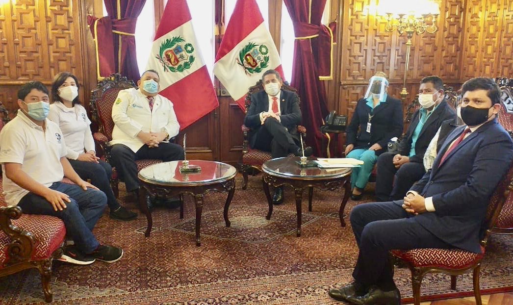 1FelipeCastillo's tweet photo. Recibimos a los dirigentes @Minsa_Peru y @EsSaludPeru que están luchando por su pase de Cas a 728 y 276 junto al Pdte del @congresoperu @MerinoDeLama Exigimos se ponga a debate dichos PL #CasNuncaMasEnEssalud @CNNEE #VotoDeConfianza @sunessessalud @SIPSSAPMINSA @FEDEMINSAP2 https://t.co/ekUXMUcilq