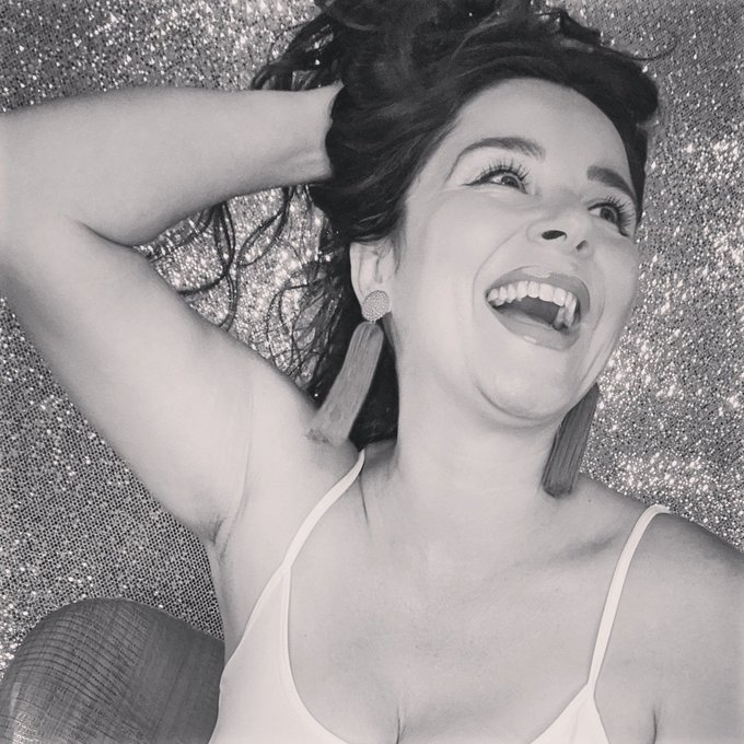 I like it when you make me belly laugh 💛 https://t.co/OK8jnUlVJF