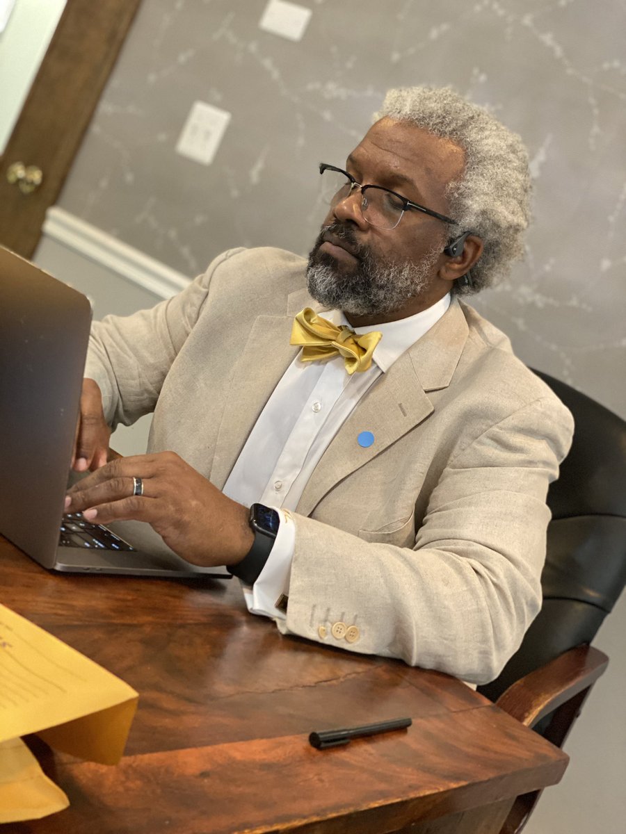 As an attorney, I believe in negotiation and compromise. As a man, my integrity and principle are areas I will not bend.

#perkinslawgroup #detroitattorney #detroitlawyer #attorney #lawyer