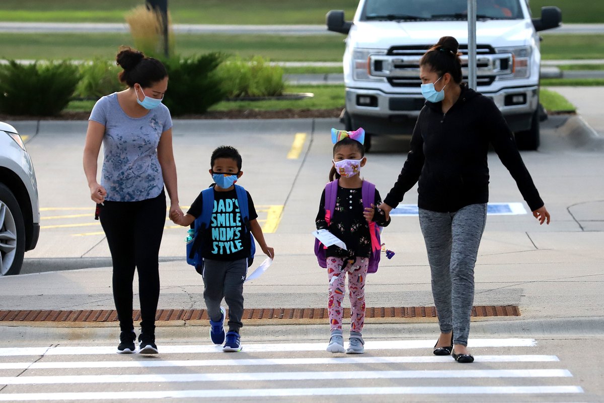 GIPublicSchools's tweet photo. The walk up to the school is so special for our Kindergarten families. Lots of smiles this morning @StarrElementary! #GIPSReimagined https://t.co/bylPhgGz6u