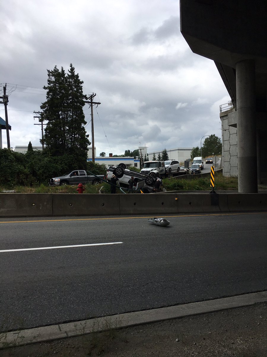 mopNbucket's tweet photo. @NEWS1130Traffic north bound, south bound boundary and boundary exit..blocked...due to MVA @iamclean https://t.co/rt6F1gBqLU