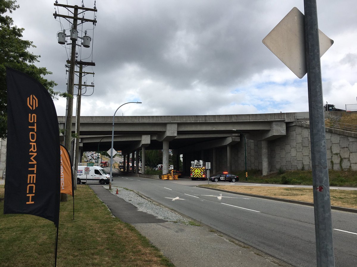 mopNbucket's tweet photo. @NEWS1130Traffic north bound, south bound boundary and boundary exit..blocked...due to MVA @iamclean https://t.co/rt6F1gBqLU