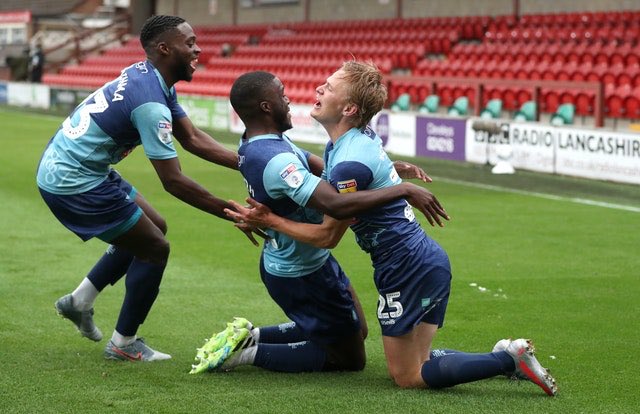 1-4:  @wwfcofficial And finally  #Chairboys, who saved their biggest win for the Sky cameras.Nnamdi Ofoborh inside 2 minutes, Joe Jacobson STRAIGHT from a corner, David Wheeler and Alex Samuel as Wycombe destroyed a  #ftfc side who ended the game with 9 men.Play-Offs eh? #EFL