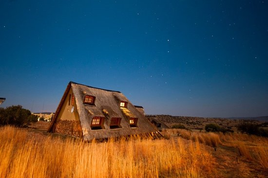 The Free State is excellently suited for family travel, solo or couples romantic travel. Now let’s see, <a href="/DeOudeKraal/">De Oude Kraal</a> just outside of Bloemfontein is certainly a gem and caters for all three!  #TravelChatSA  #VirtualTravelSA Then there is @Letsatsigamelod <a href="/letsatsimoments/">Letsatsi Game Lodge</a>