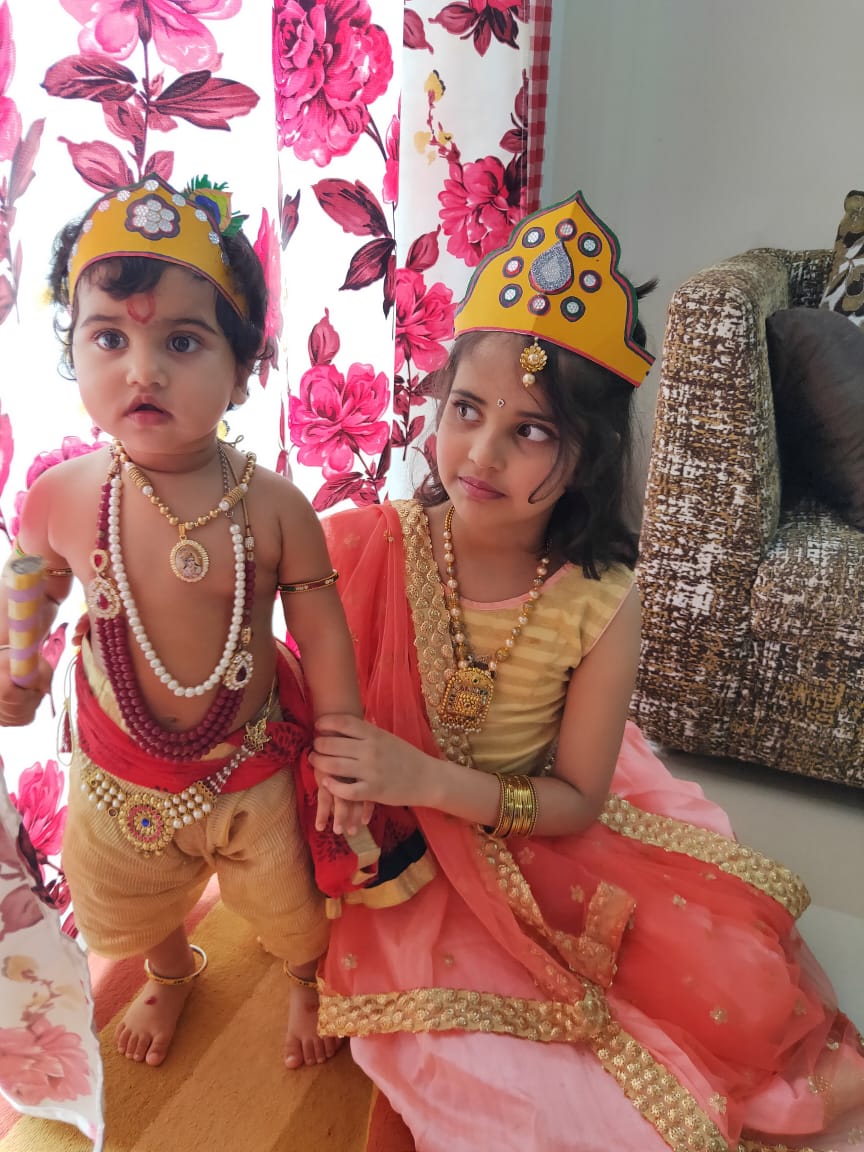 priaranya's tweet photo. #JanmashtmiWithABP

Name: Priyanka 
Baby's Name: Aranya as Radha ji and Advika as Krishna
Place: Bengaluru https://t.co/kaVsdDPduY
