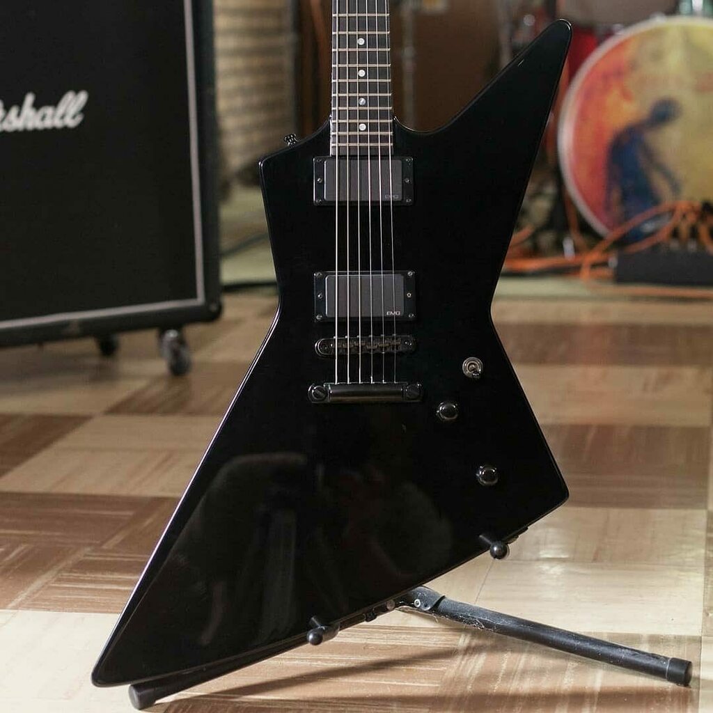 guitarofthrones's tweet photo. 👊🏻😈👊🏻 BLACKENED is the end! 🖤How awesome is this one? 🤤🔥
📸: @pushead_cic
.
.
.
@pushead_cic: 2003 ESP MXII. This was THE guitar when I was in high school in the early 90s.
.
.
.
#guitarofthrones
#guitar #guitaroftheday #espguitars #espexplorer … https://t.co/jWy0wwSK24 https://t.co/NGXyNOnfTw