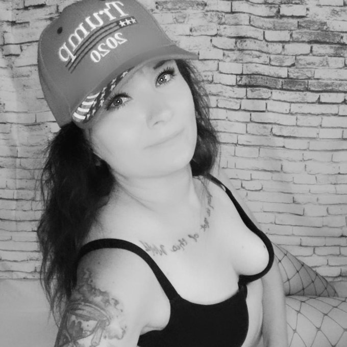 Anybody who refers my https://t.co/NYy7S1FXGk to a new subscriber supposedly gets an extra month free<a href="/tag/newprofilepic"class="tags"><span>#newprofilepic</span></a>