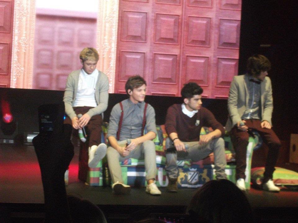 ♡♡a thread of some of my favourite photos i took at the uan tour in 2012♡♡
