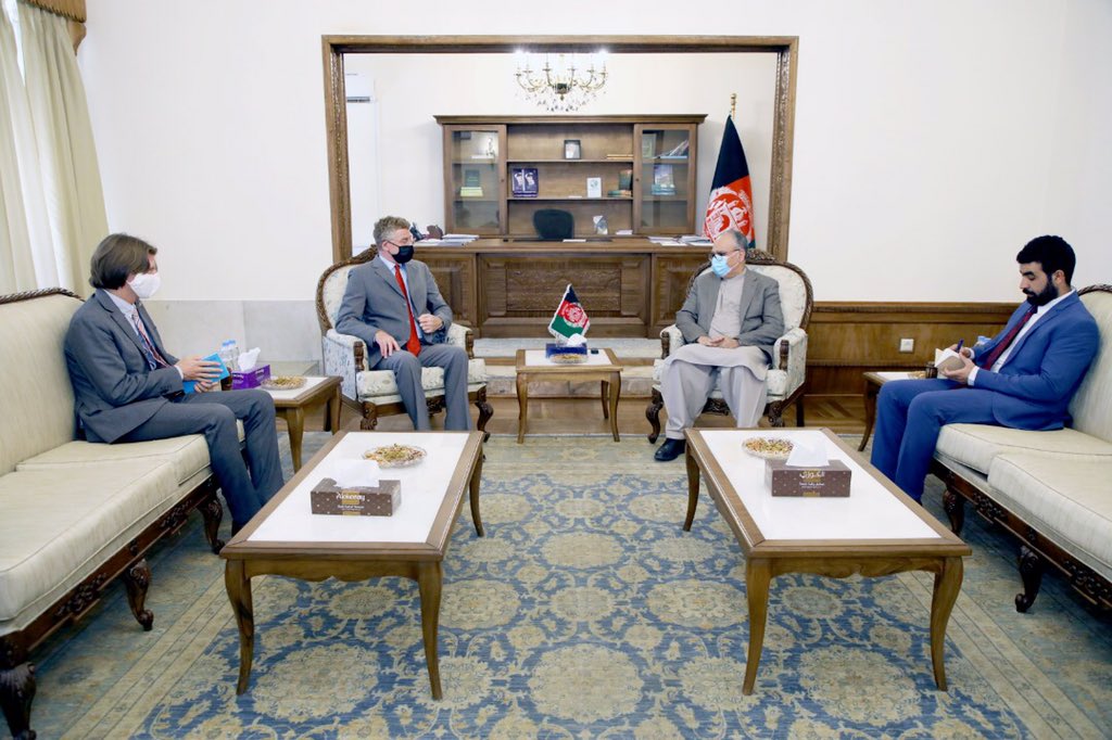 با آقای اکسل زیدلر، سفیر آلمان در افغانستان @GermanAmbAFG دیدار نمودم. ایشان تدویر لویه‌جرگه و پیشرفت‌هایی که در زمینه آغاز مذاکرات مستقیم صورت گرفته را به ملت و دولت افغانستان تبریک گفتند. از حمایت‌های کشور آلمان در راستای دستیابی به صلح پایدار و باعزت استقبال می‌کنم.